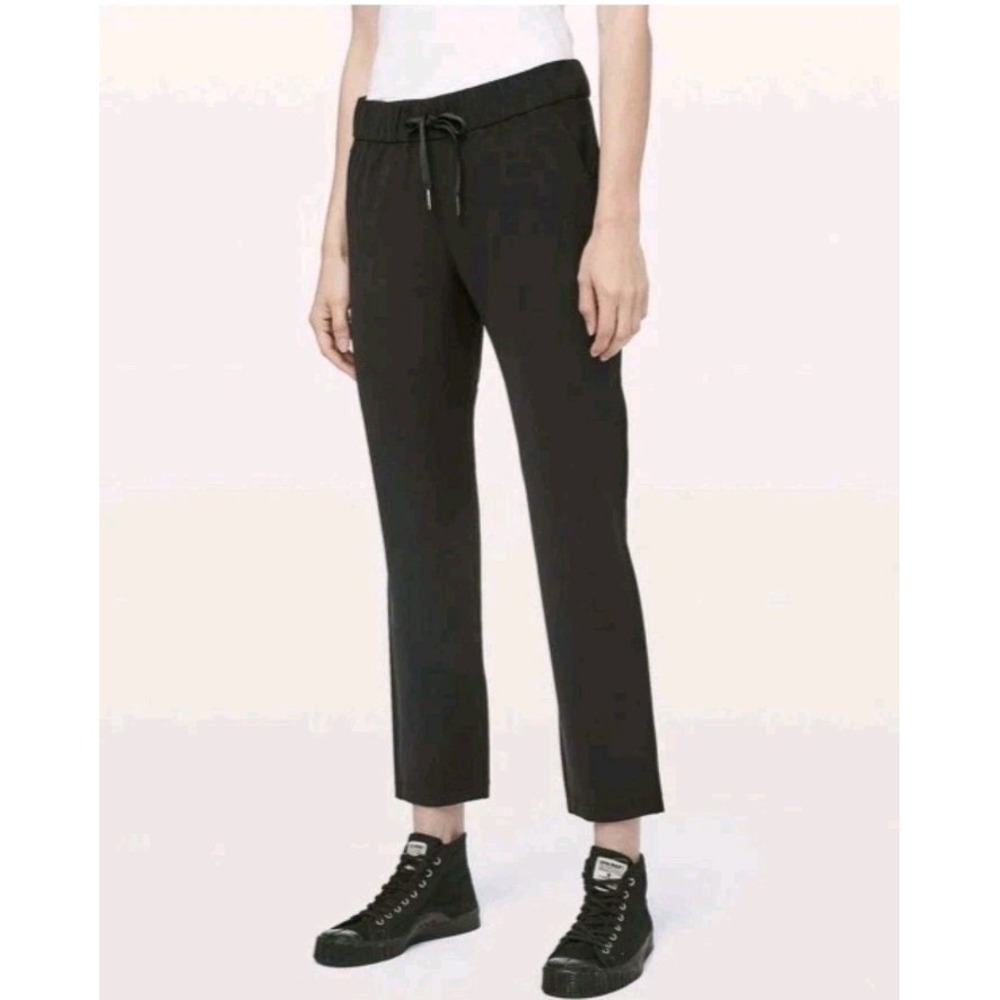 Athleisure Lululemon On The Fly Crop Pants 23" Black Size 2 Clean Girl Aesthetic